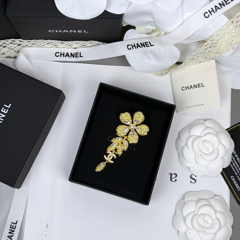 18K Chanel 26C Flower Crystal Drop Gold Brooch