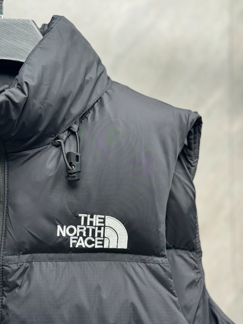 110429  Men's and women's classic high and full embroidered logo down vest clothes on the north side