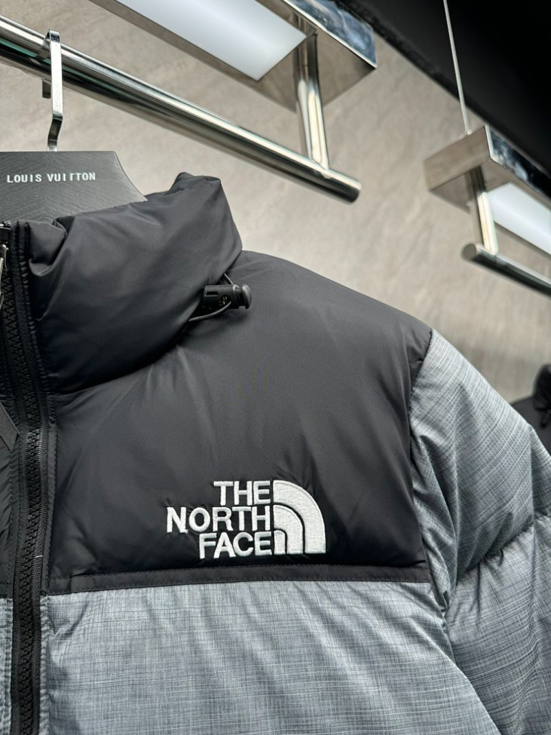 105933  Men's and women's classic down jacket from the north clother